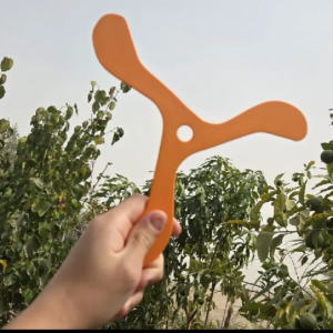 kids returning boomerang!. big size